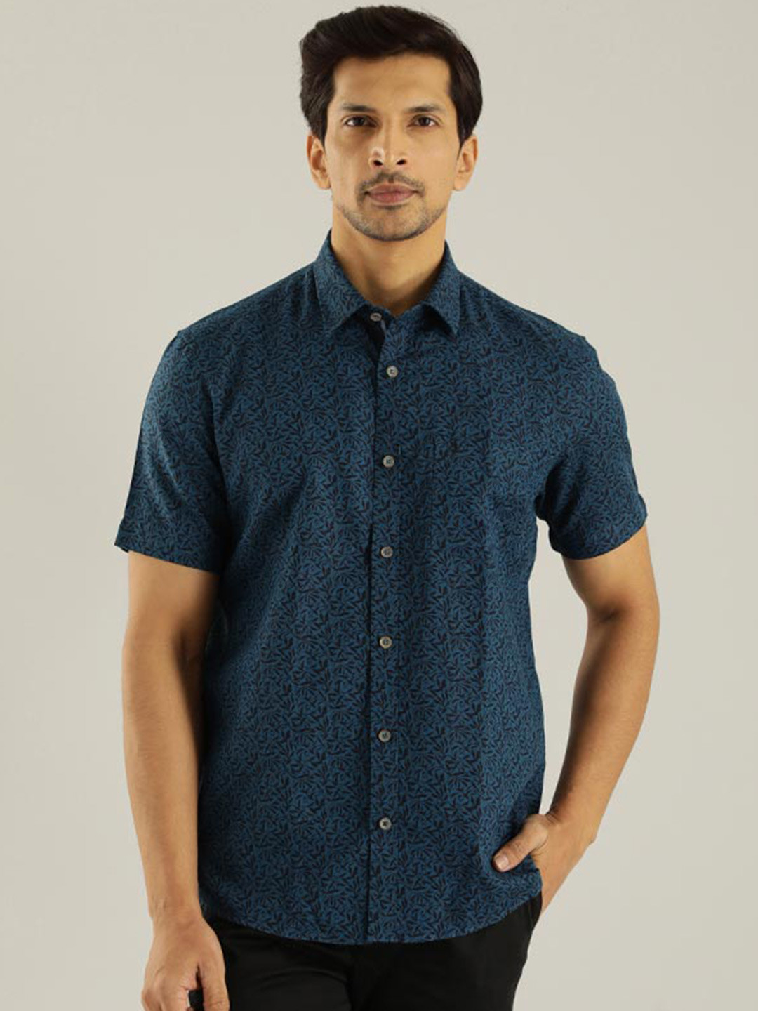 

Indian Terrain Geometric Printed Spread Collar Slim Fit Casual Shirt, Navy blue