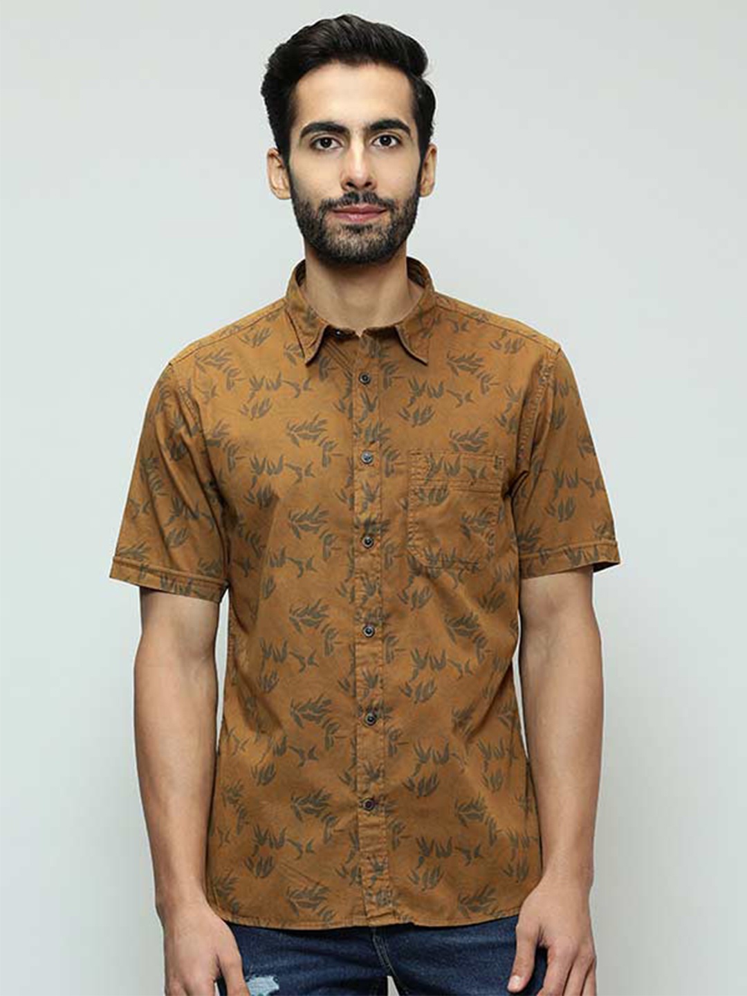 

Indian Terrain Slim Fit Floral Print Short Sleeves Cotton Casual Shirt, Brown