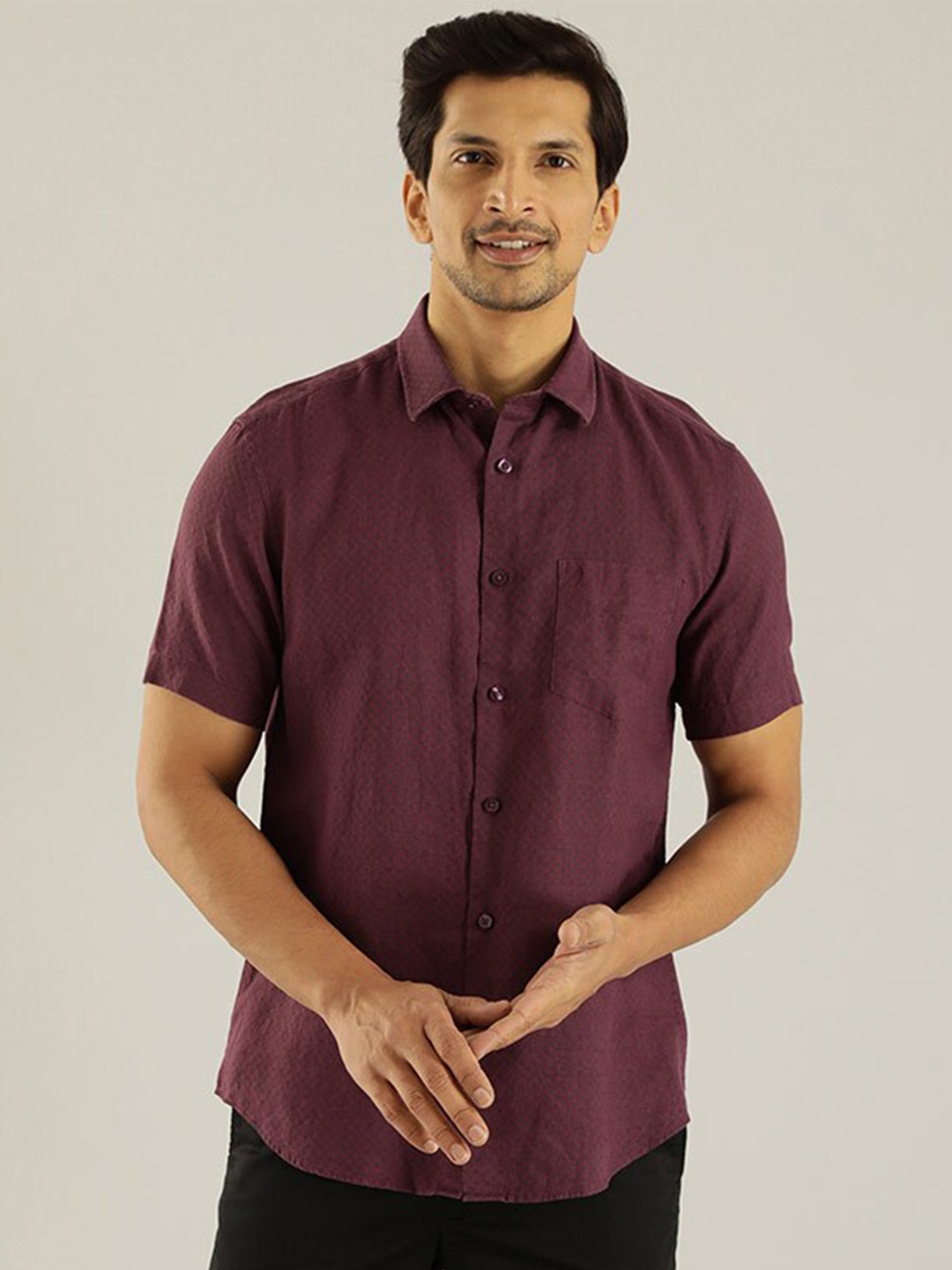 

Indian Terrain Men Maroon Slim Fit Casual Shirt