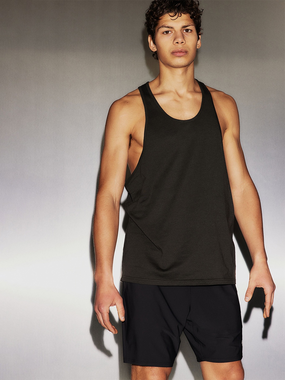 

H&M Men DryMove Training Shorts in 4-Way Stretch, Black