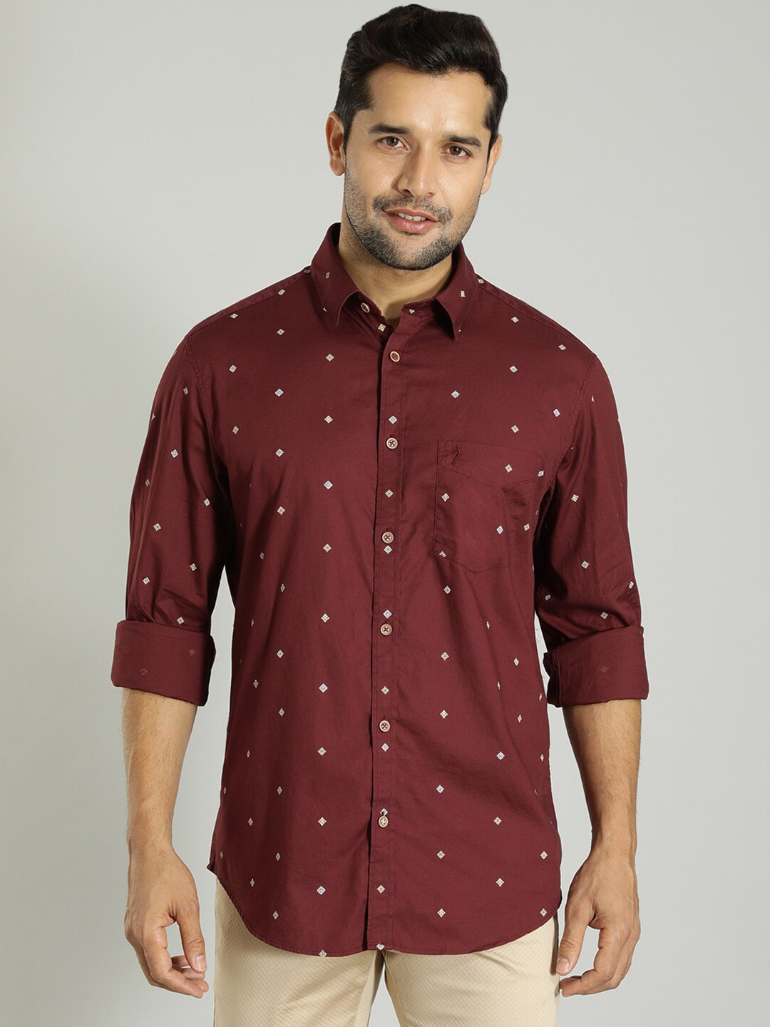 

Indian Terrain Geometric Prited Slim Fit Pure Cotton Casual Shirt, Maroon