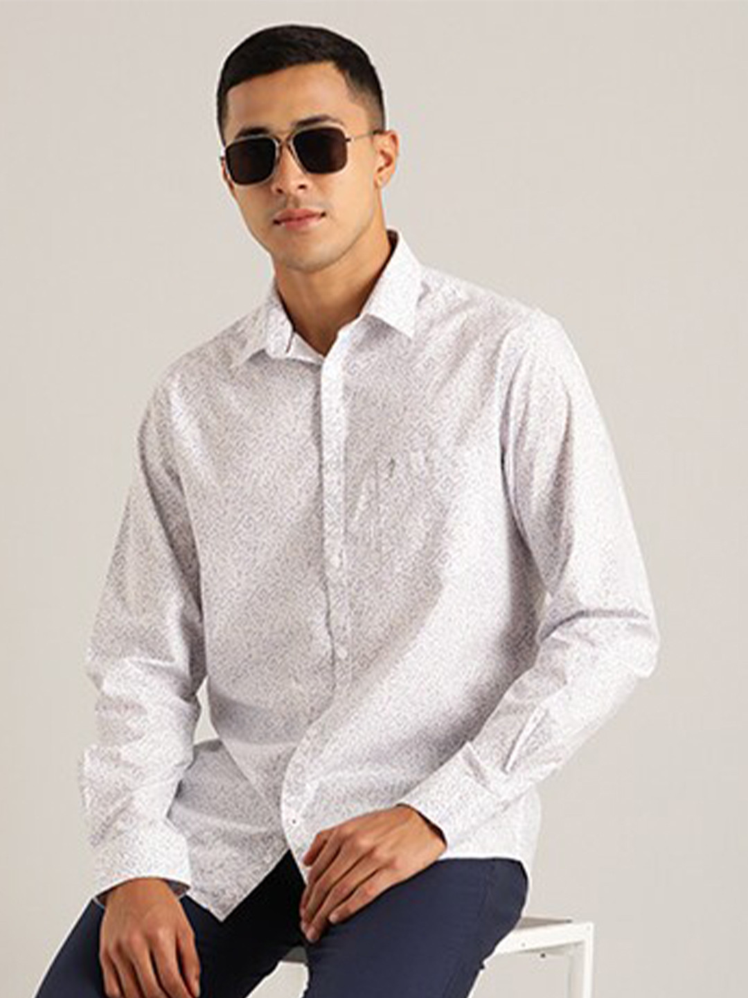 

Indian Terrain Abstract Printed Slim Fit Casual Shirt, White
