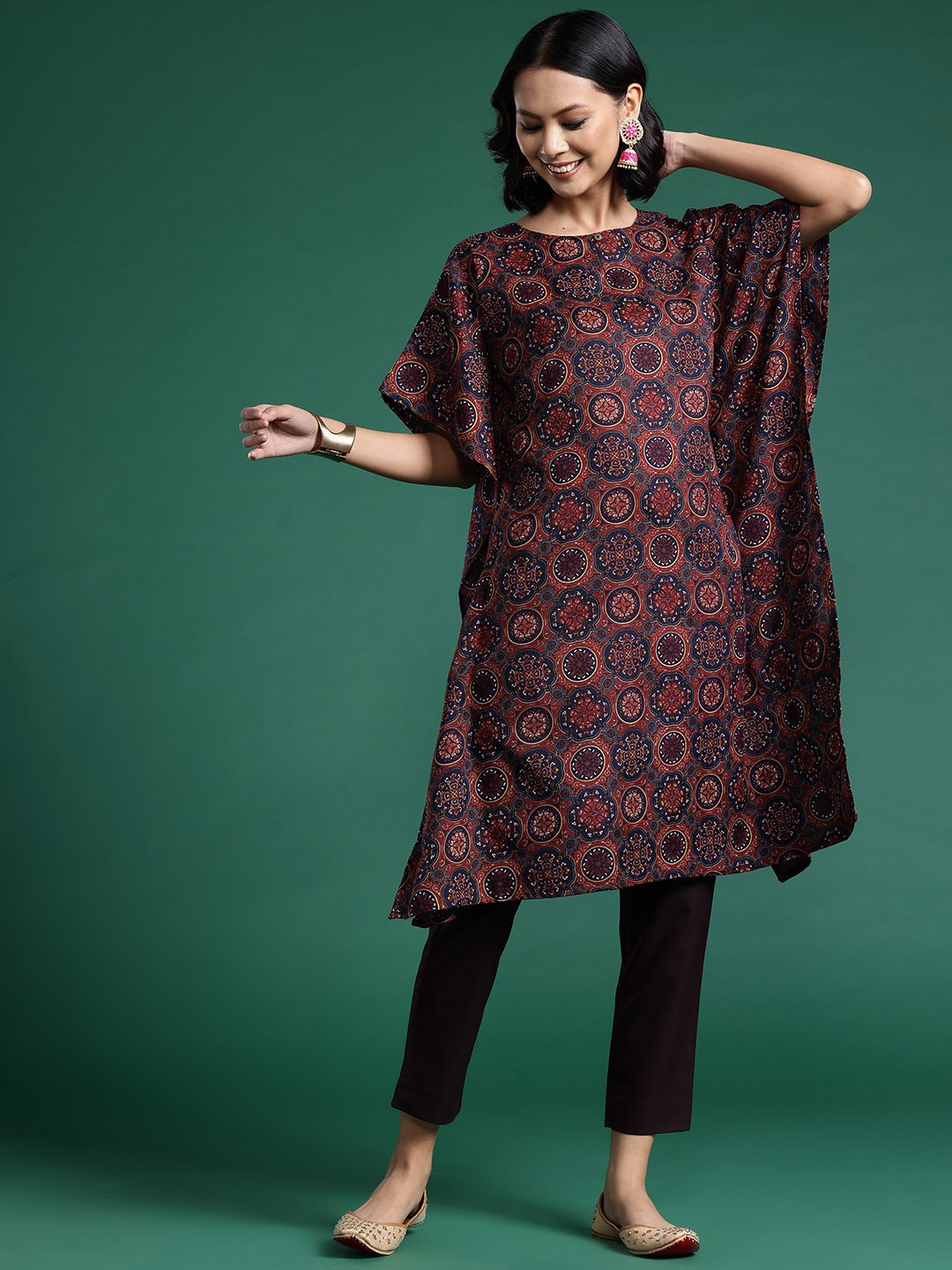 

Sangria Ethnic Motifs Print Kaftan Kurta, Maroon