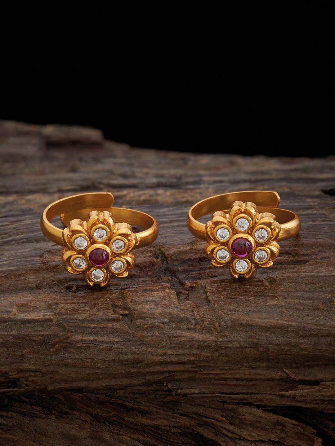 

Kushal's Fashion Jewellery -Gold-Plated Stone-Studded Toe Rings