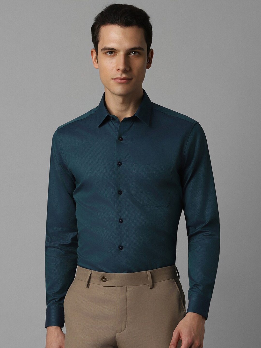 

Louis Philippe Textured Spread Collar Full Sleeves Slim Fit Formal Shirt, Green