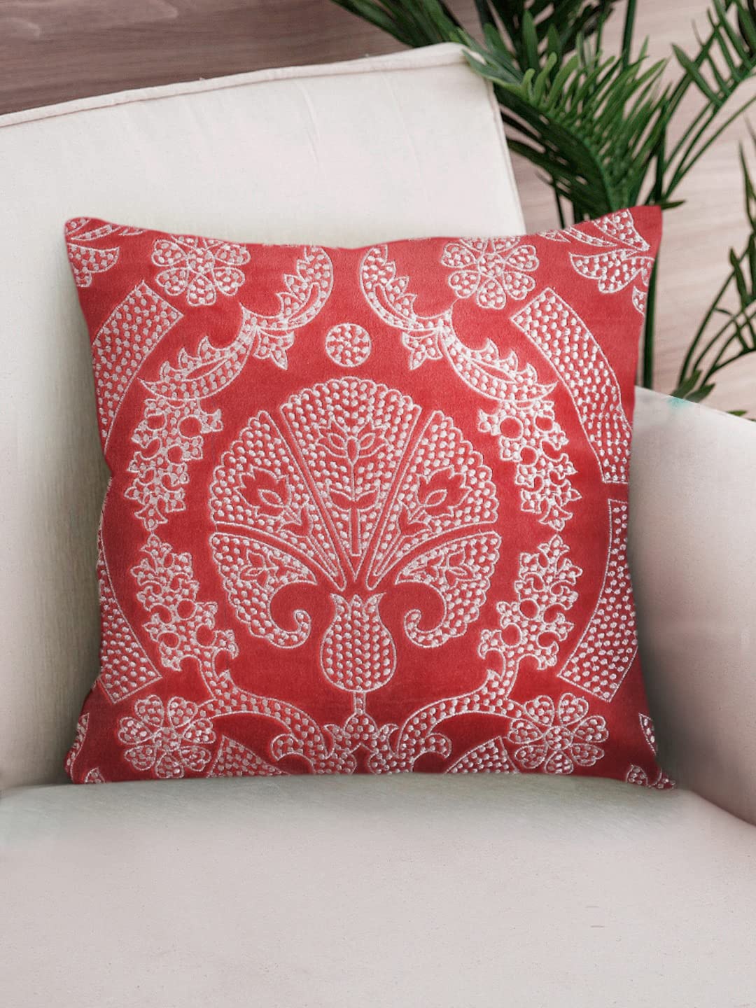 

NISRAG HOME Red and White Floral Velvet Cushion Covers