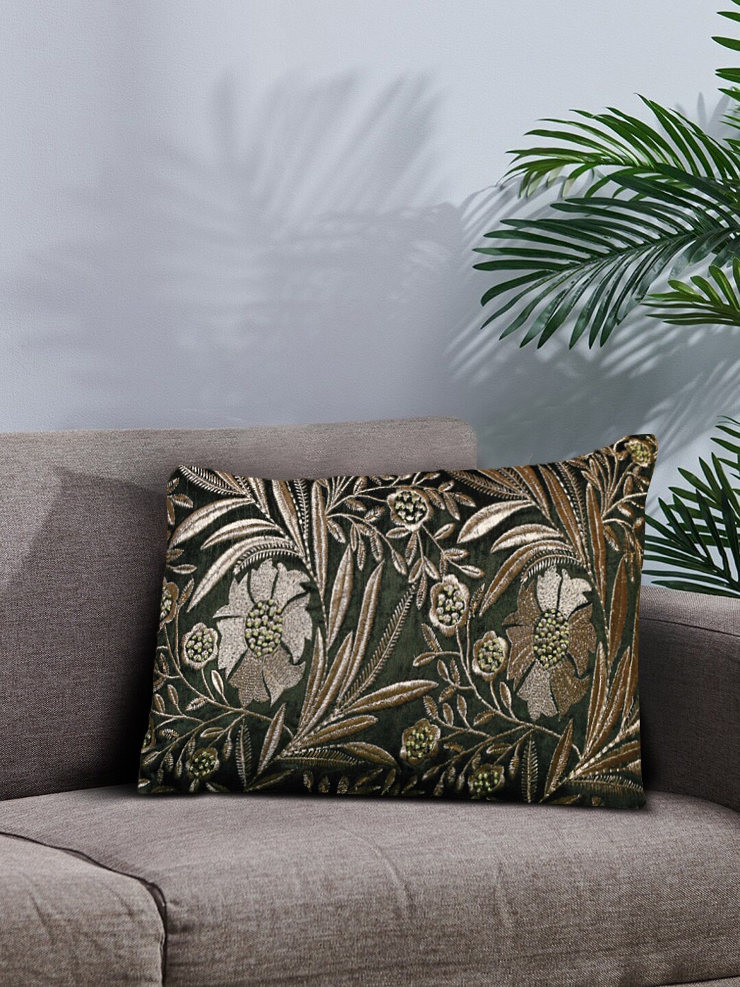 

NISRAG HOME Green and White Floral Velvet Cushion Covers