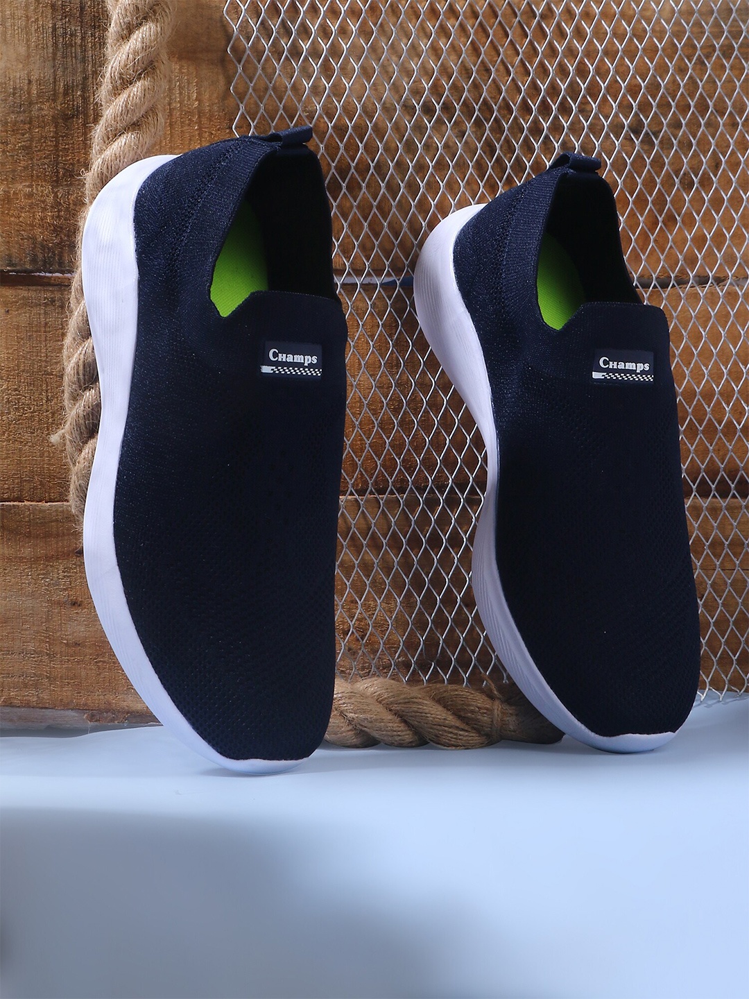 

Champs Men ESCAPE-ON Textured Lightweight Contrast Sole Slip-On Sneakers, Navy blue
