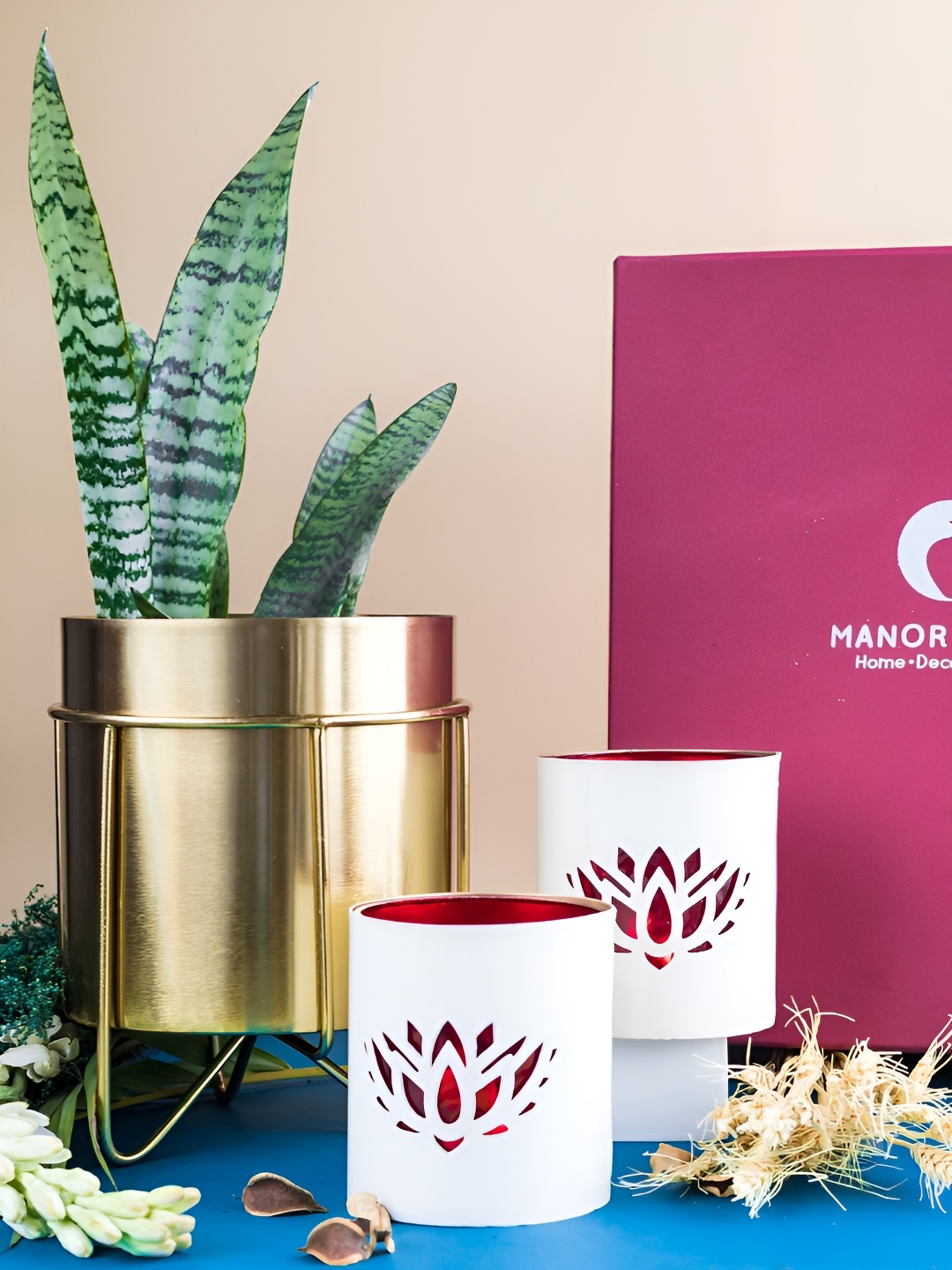 

Manor House Gold toned & White Waves & Lotus Jar Candles Home Gift Set