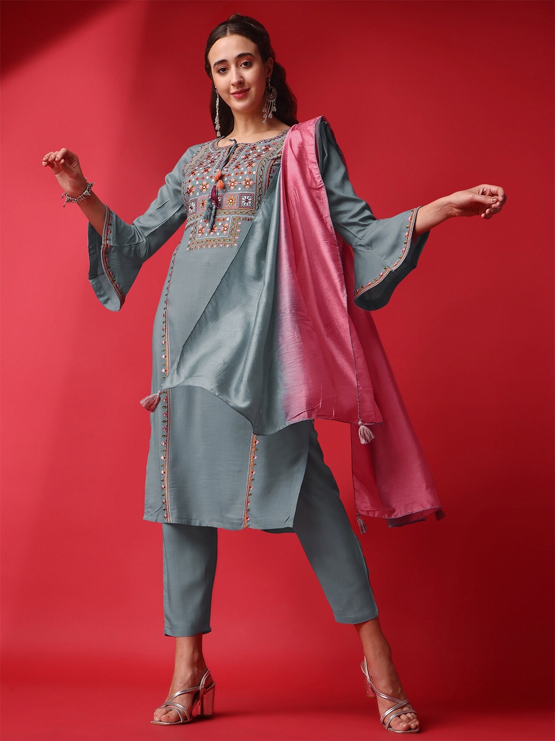 

NIZA FASHION Embroidered Straight Kurta With Trousers & Dupatta, Grey