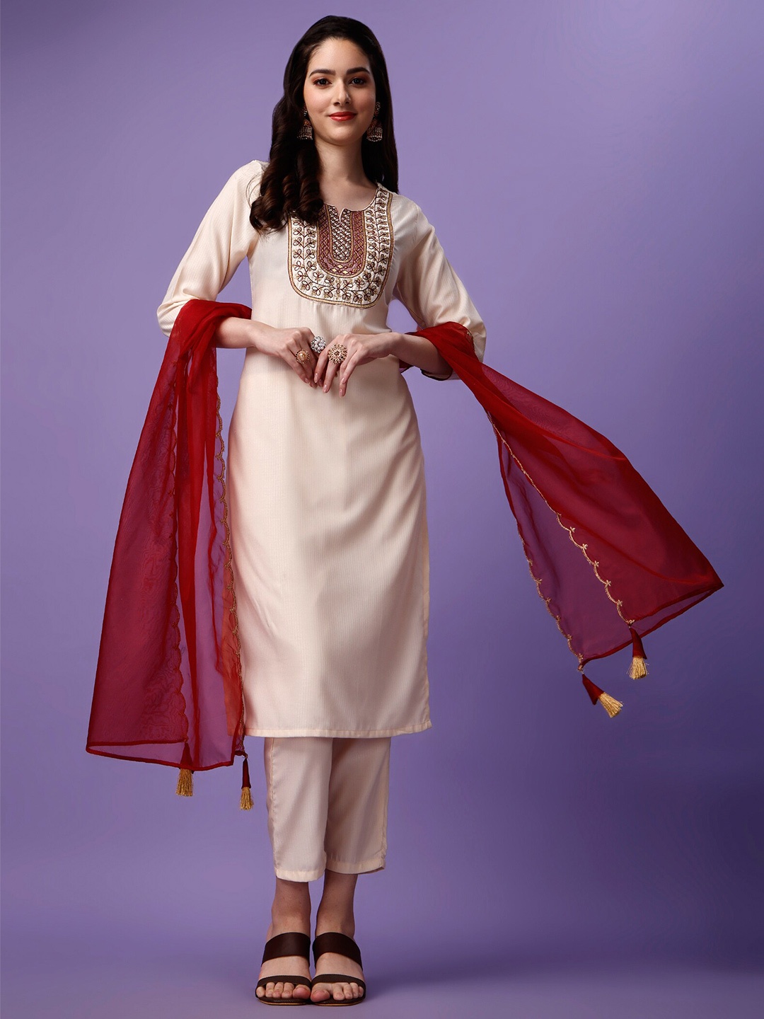 

NIZA FASHION Embroidered Round Neck Three-Quarter Sleeves Thread Work Kurta Set, White