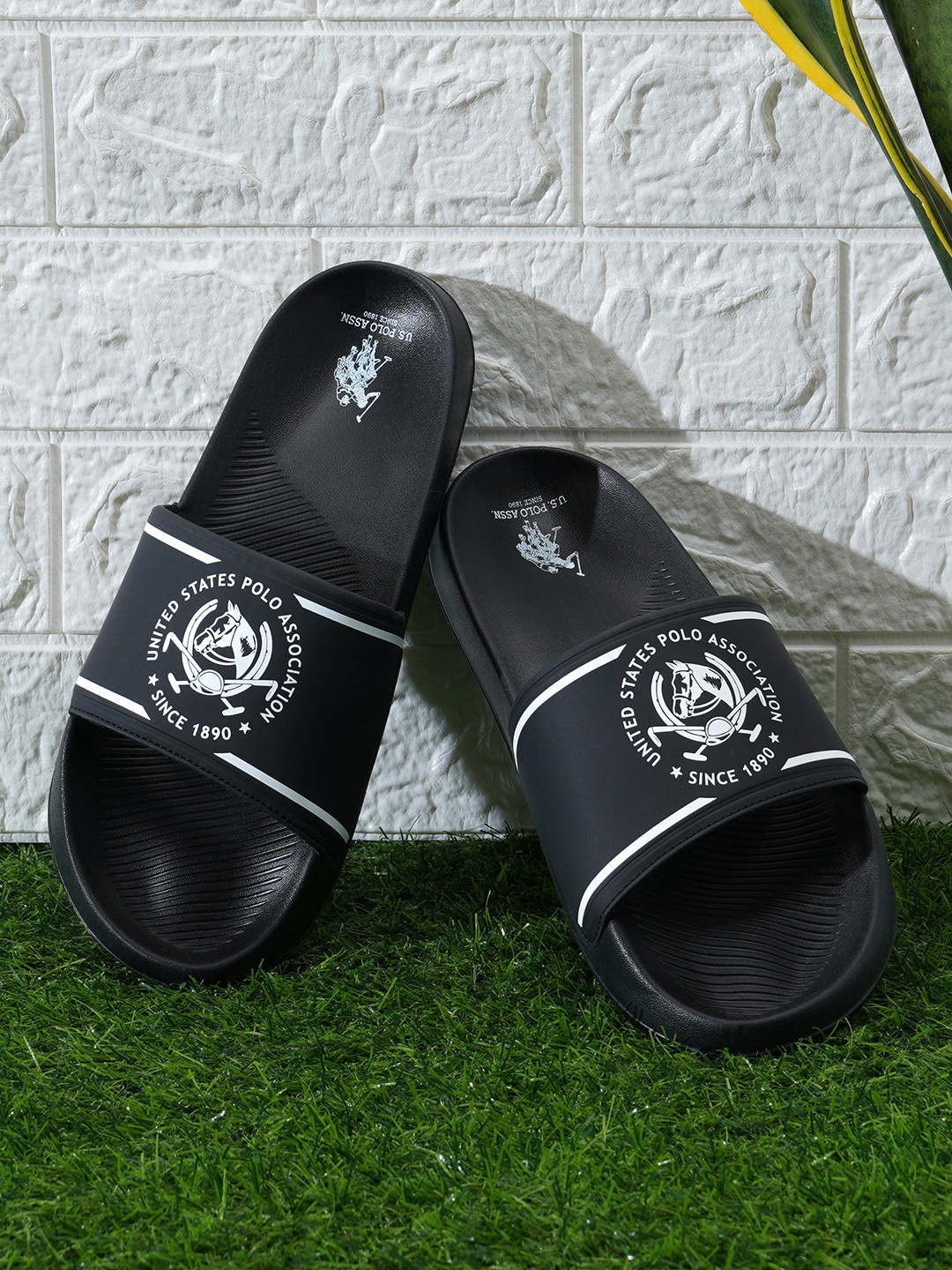 

U.S. Polo Assn. Men Zane 4.0 Printed Sliders, Black