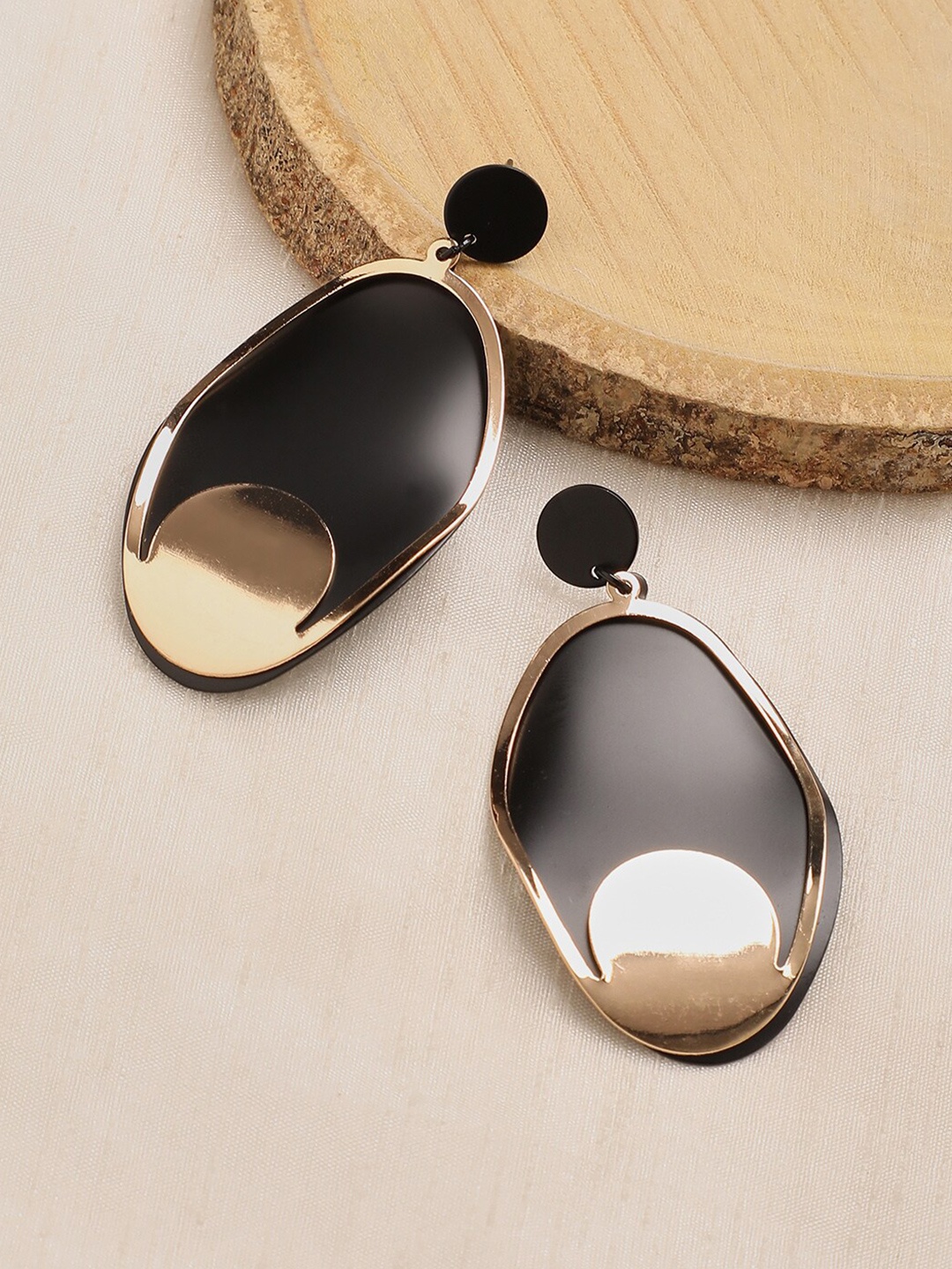 

DressBerry Gold-Plated Drop Earrings