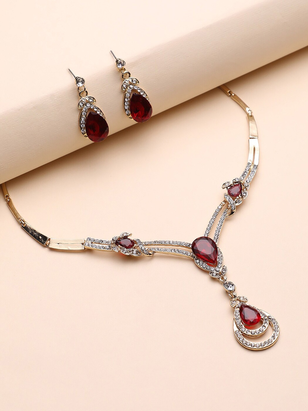 

DressBerry Gold-Plated Stone Studded Jewellery Set