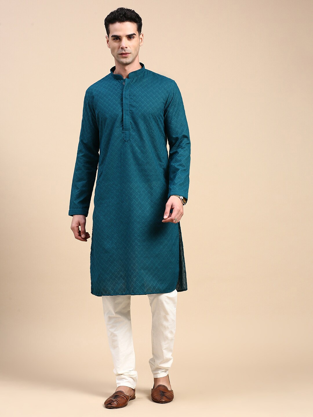 

Rishika Embroidered Geometric Mandarin Collar Straight Kurta, Blue