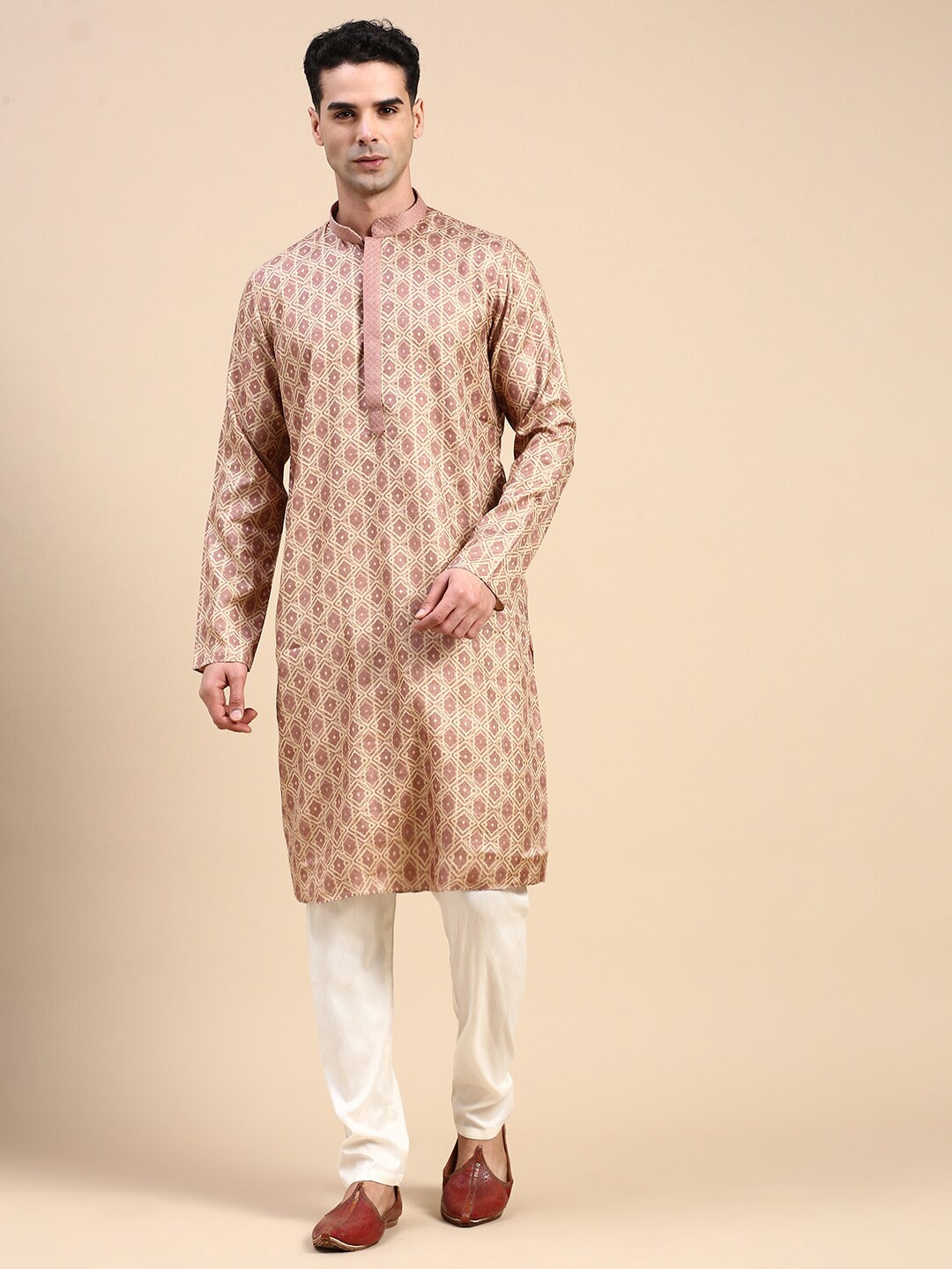 

Rishika Geometric Woven Design Mandarin Collar Kurta, Khaki