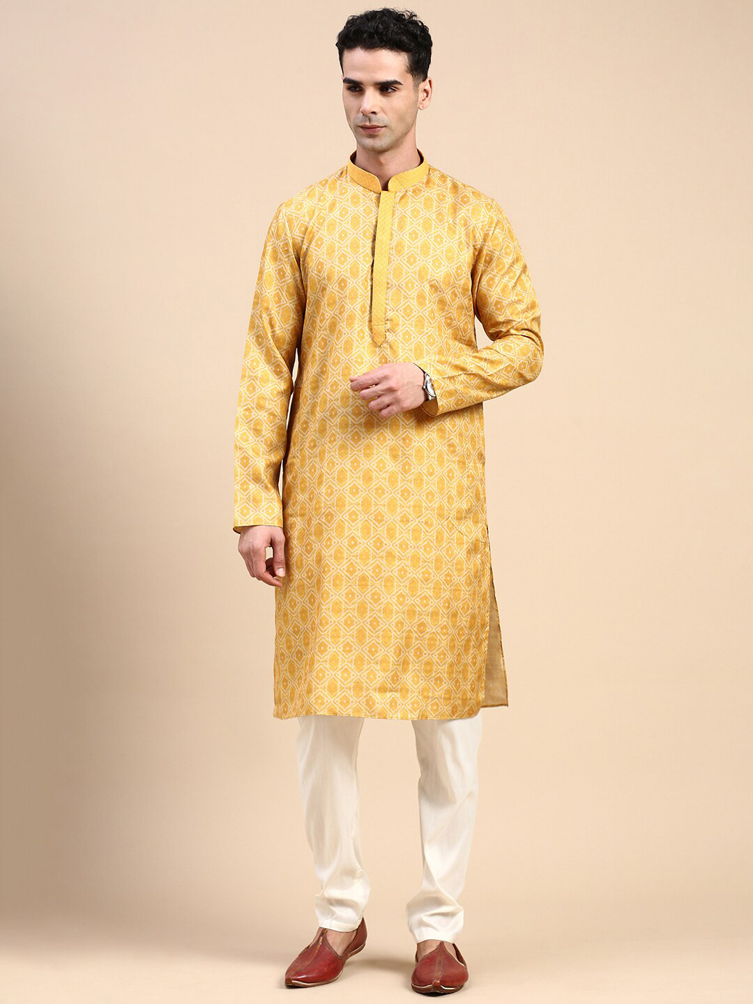 

Rishika Geometric Woven Design Mandarin Collar Kurta, Yellow