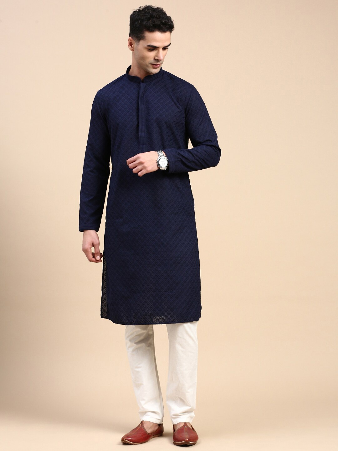 

Rishika Geometric Woven Design Mandarin Collar Straight Kurta, Navy blue
