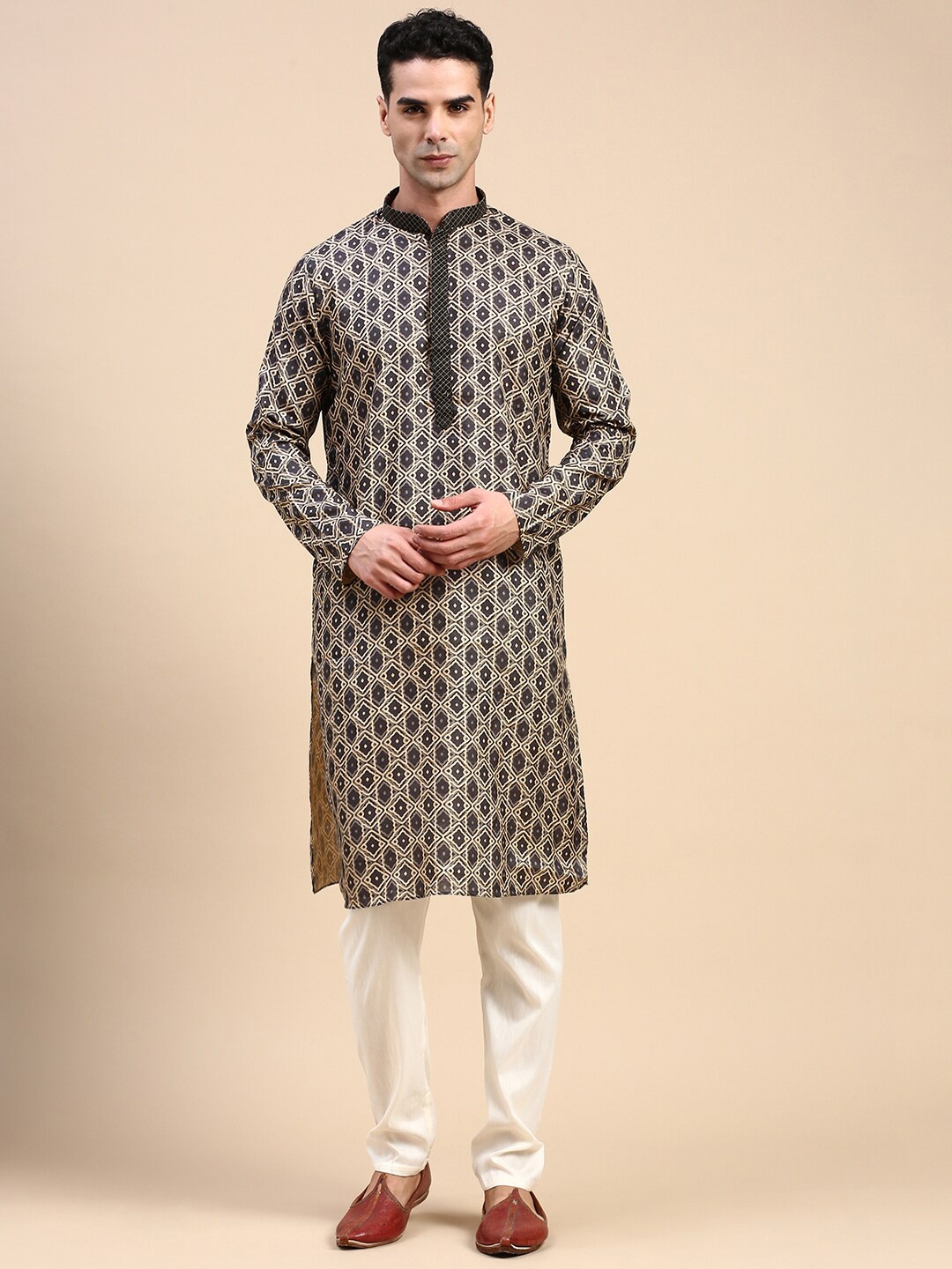 

Rishika Self Design Straight Kurta with Pyjama, Black
