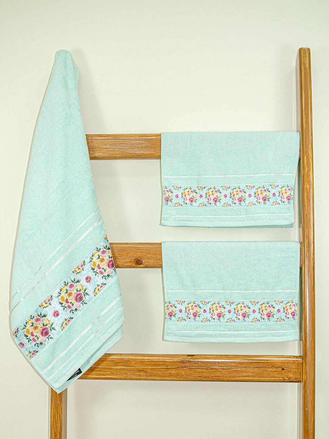 

Aura Turquoise Blue 3 Pieces Printed Cotton 450 GSM Towel Set