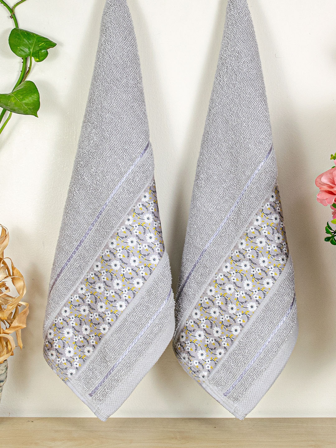 

Aura Grey 2 Pcs Printed 450 GSM Pure Cotton Hand Towels
