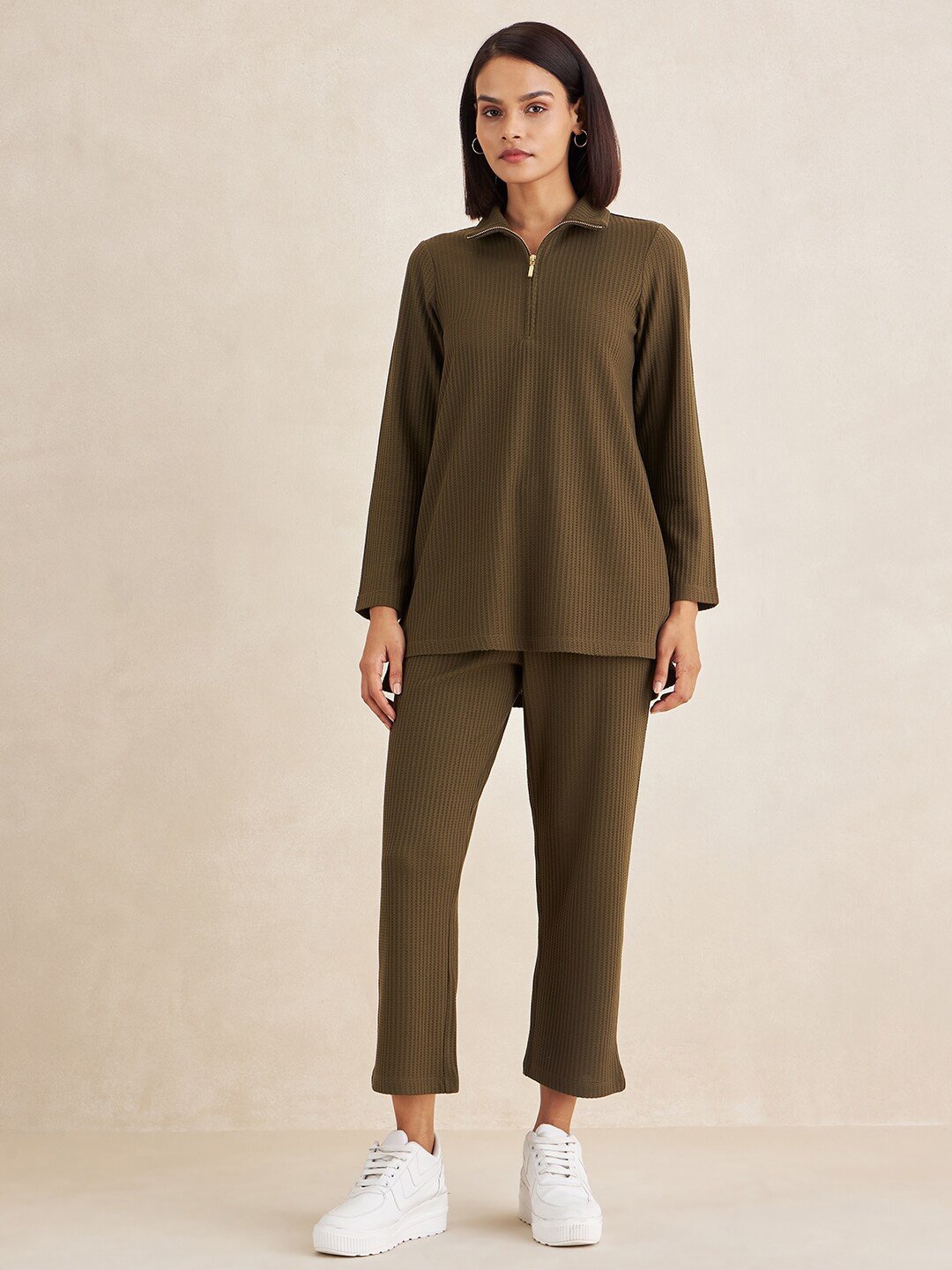 

FEMMELLA Self Design Shirt Collar T-shirt & Trousers, Olive