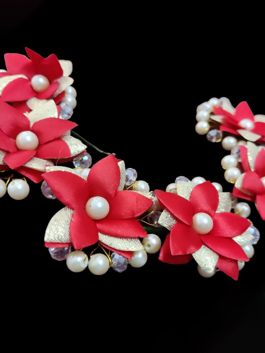 

VAGHBHATT Floral Beaded Hair Accessory Set, Red