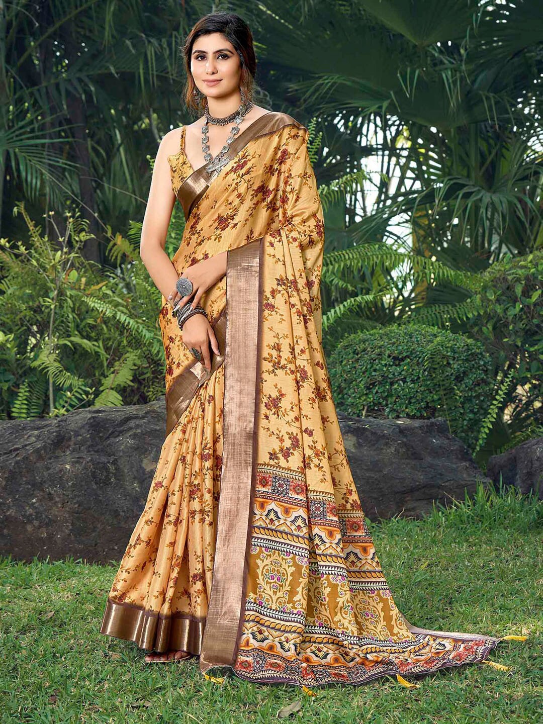 

Mitera Floral Printed Woven Design Zari Sungudi Saree, Beige