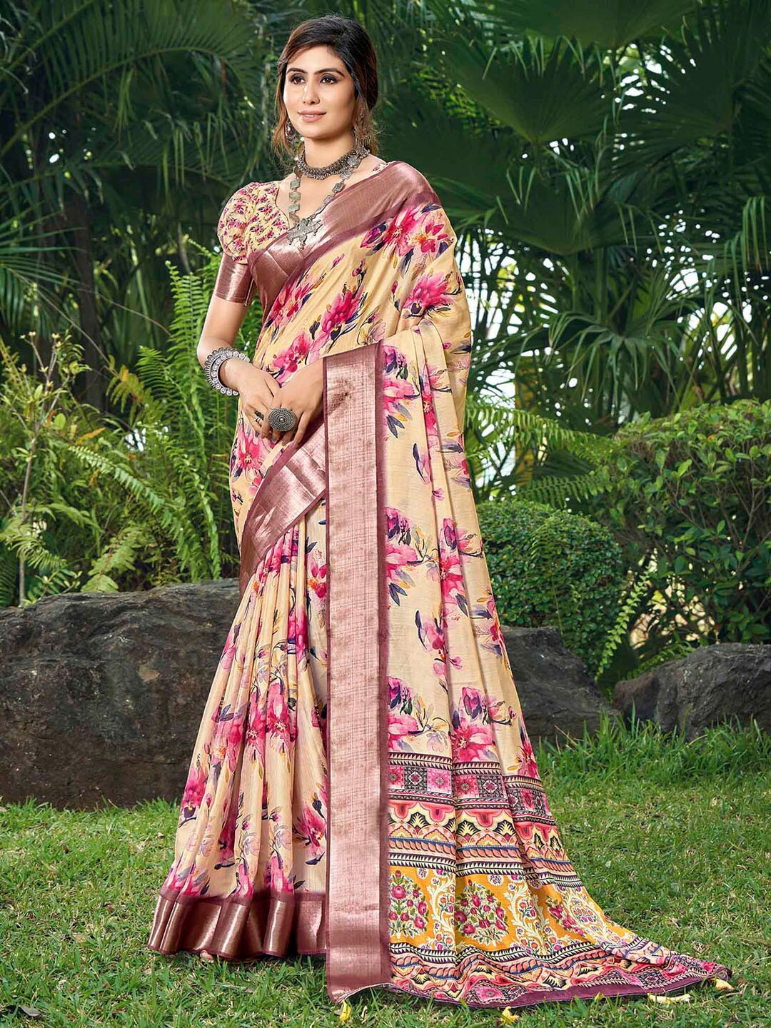 

Mitera Floral Printed Woven Design Zari Sungudi Saree, Cream