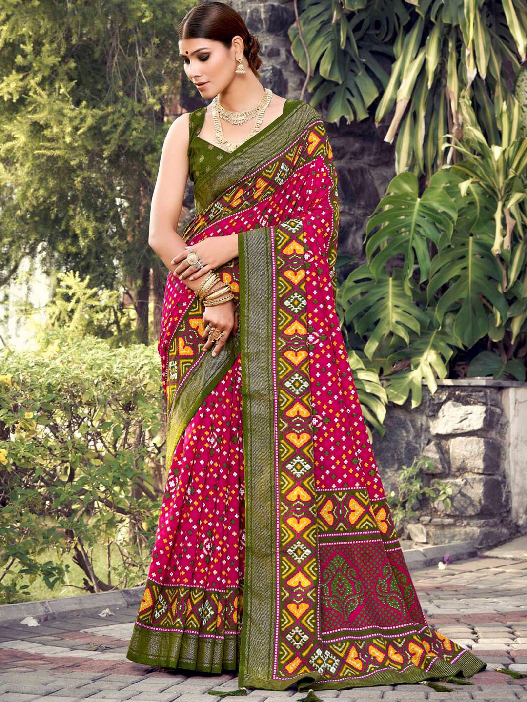 

Mitera Ethnic Motifs Printed Dola Silk Saree, Pink