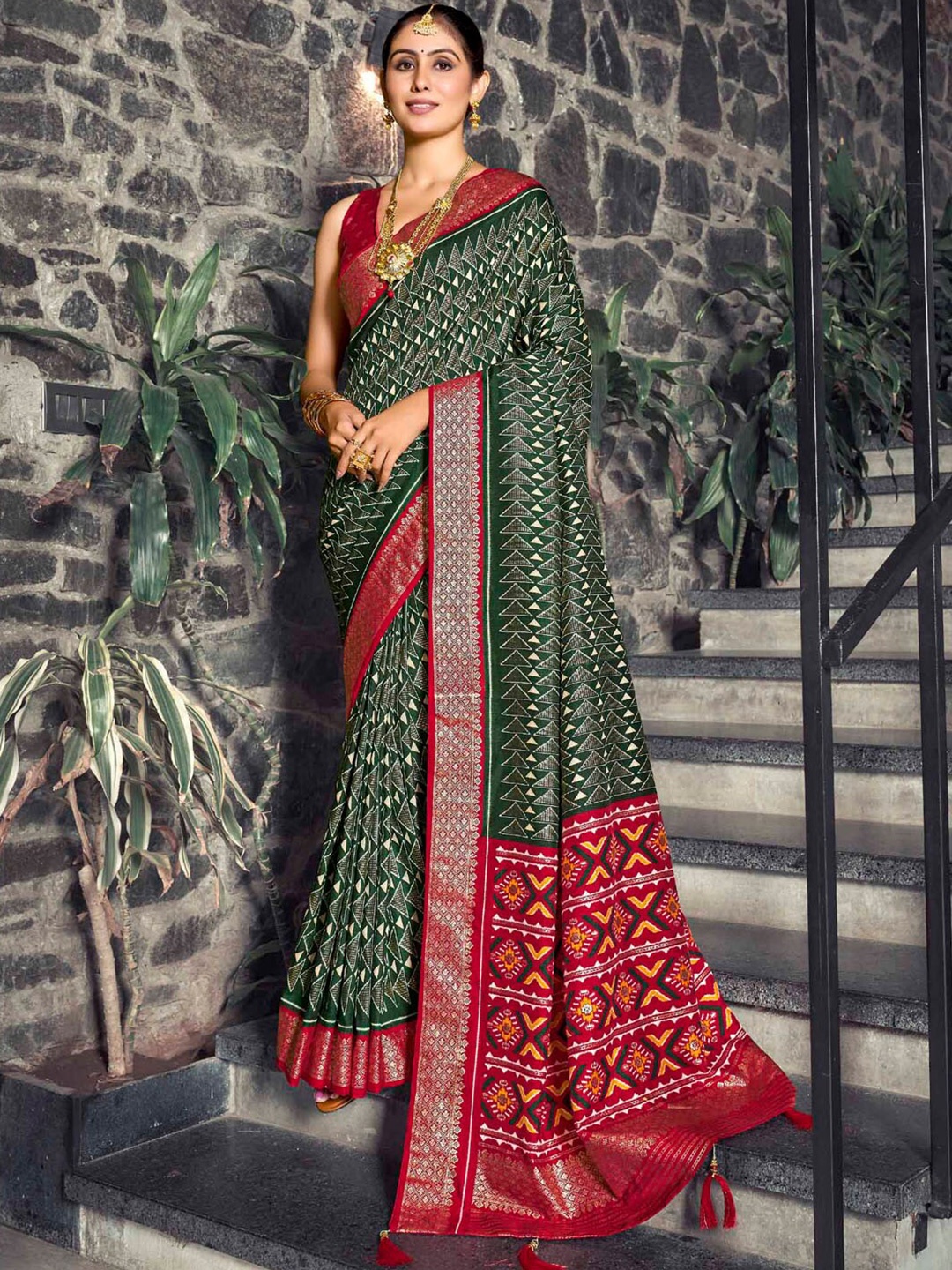 

Mitera Ethnic Motifs Printed Dola Silk Saree, Green