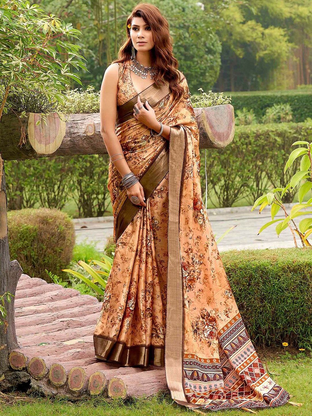 

Mitera Beige & Brown Floral Printed Zari Tussar Silk Sungudi Saree