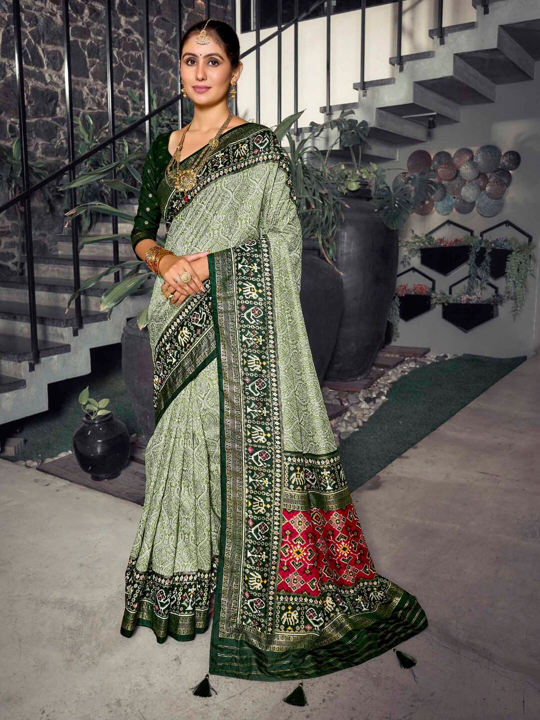 

Mitera Ethnic Motifs Printed Dola Silk Saree, Green