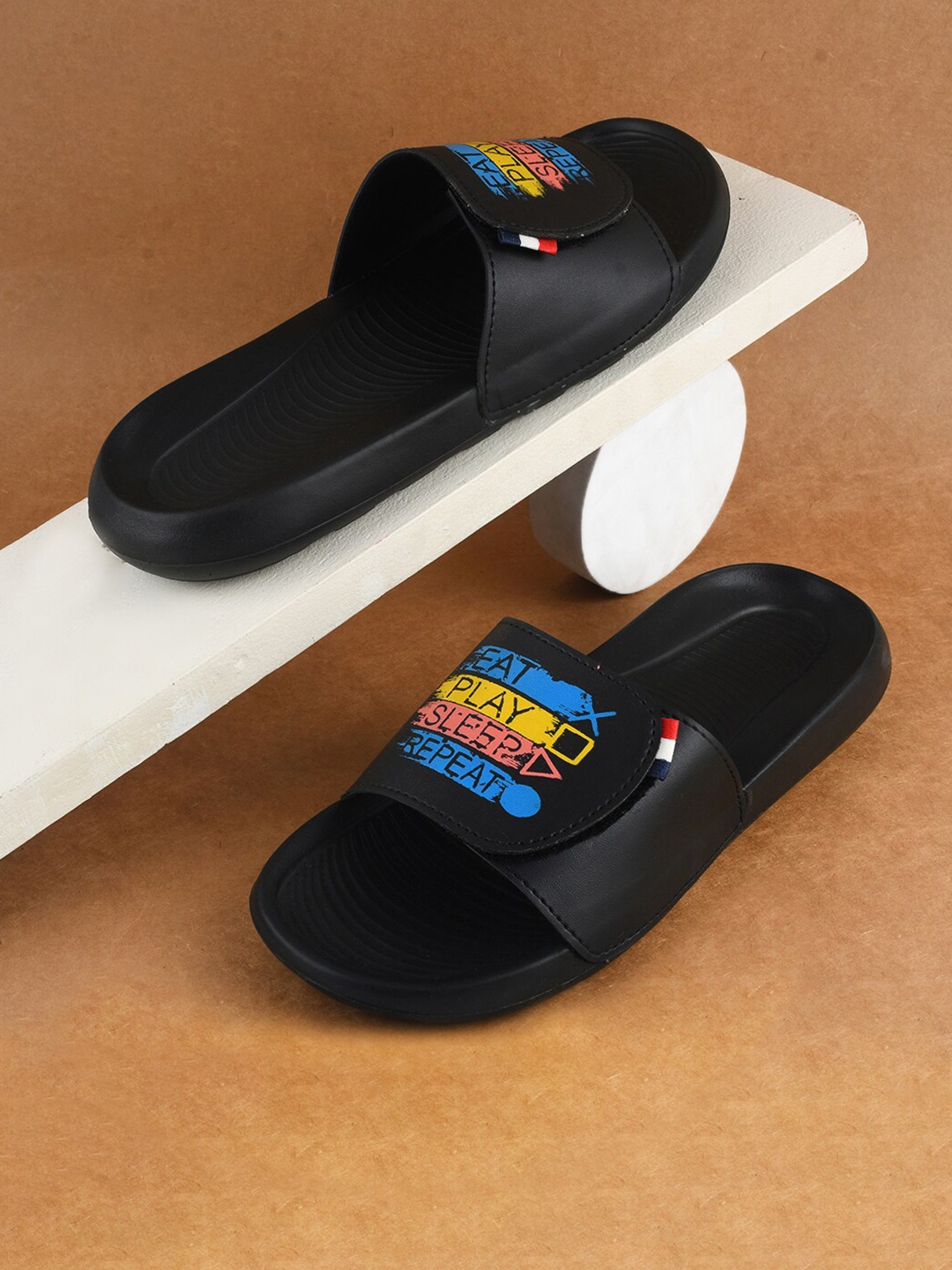 

PERY PAO Men Printed Sliders, Black