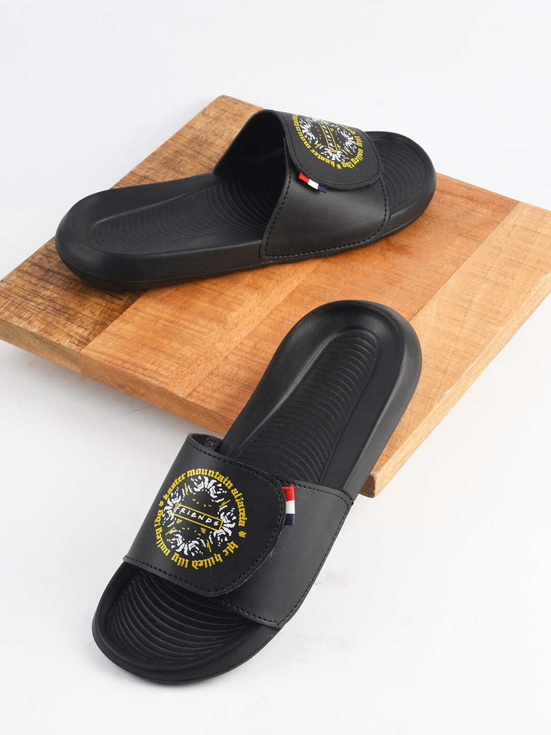 

PERY PAO Men Printed Sliders, Black