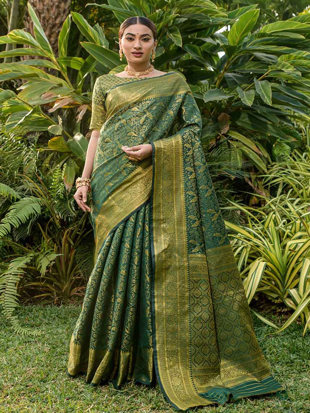 

Mitera Green & Gold-Toned Ethnic Motifs Woven Design Zari Art Silk Saree