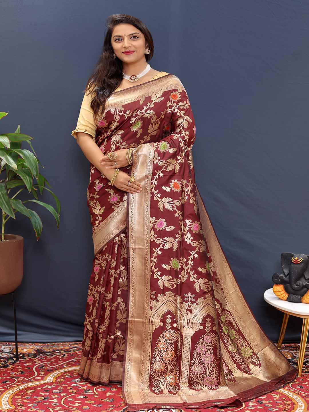 

Mitera Woven Design Zari Art Silk Saree, Maroon