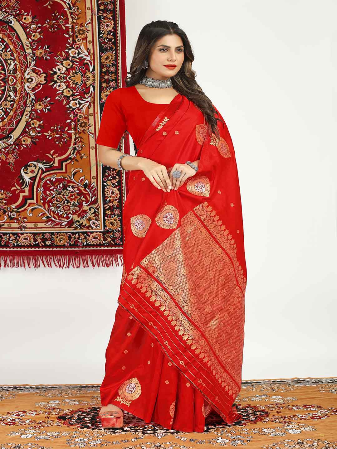

Mitera Ethnic Motifs Woven Design Zari Saree, Red