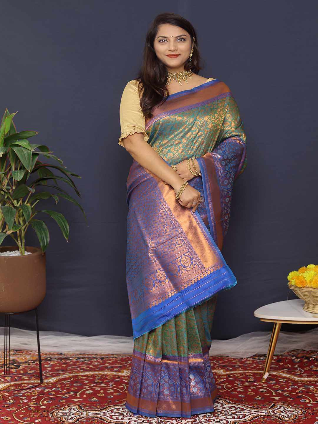 

Mitera Ethnic Motifs Woven Design Zari Saree, Green