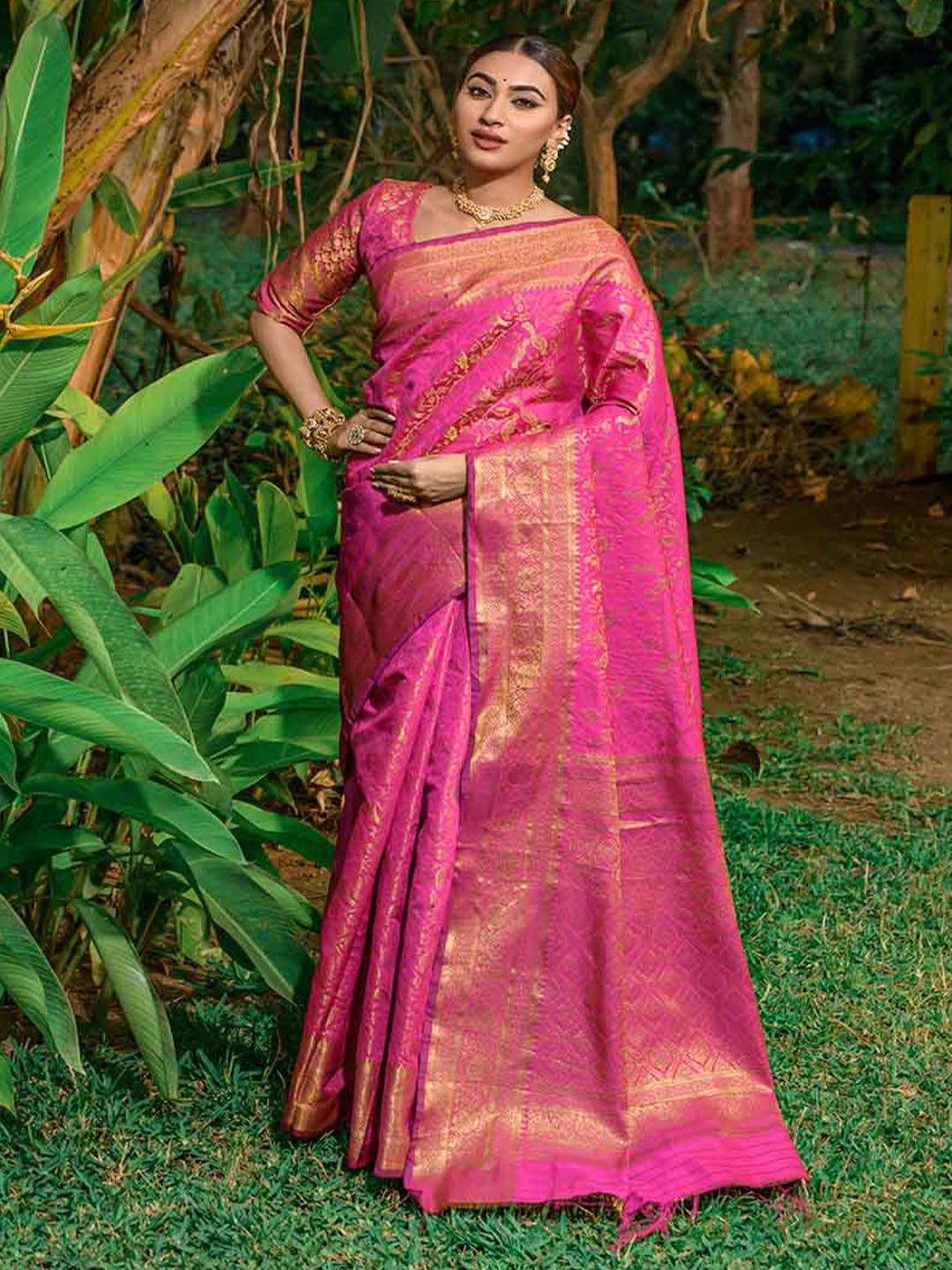 

Mitera Floral Woven Design Zari Saree, Pink