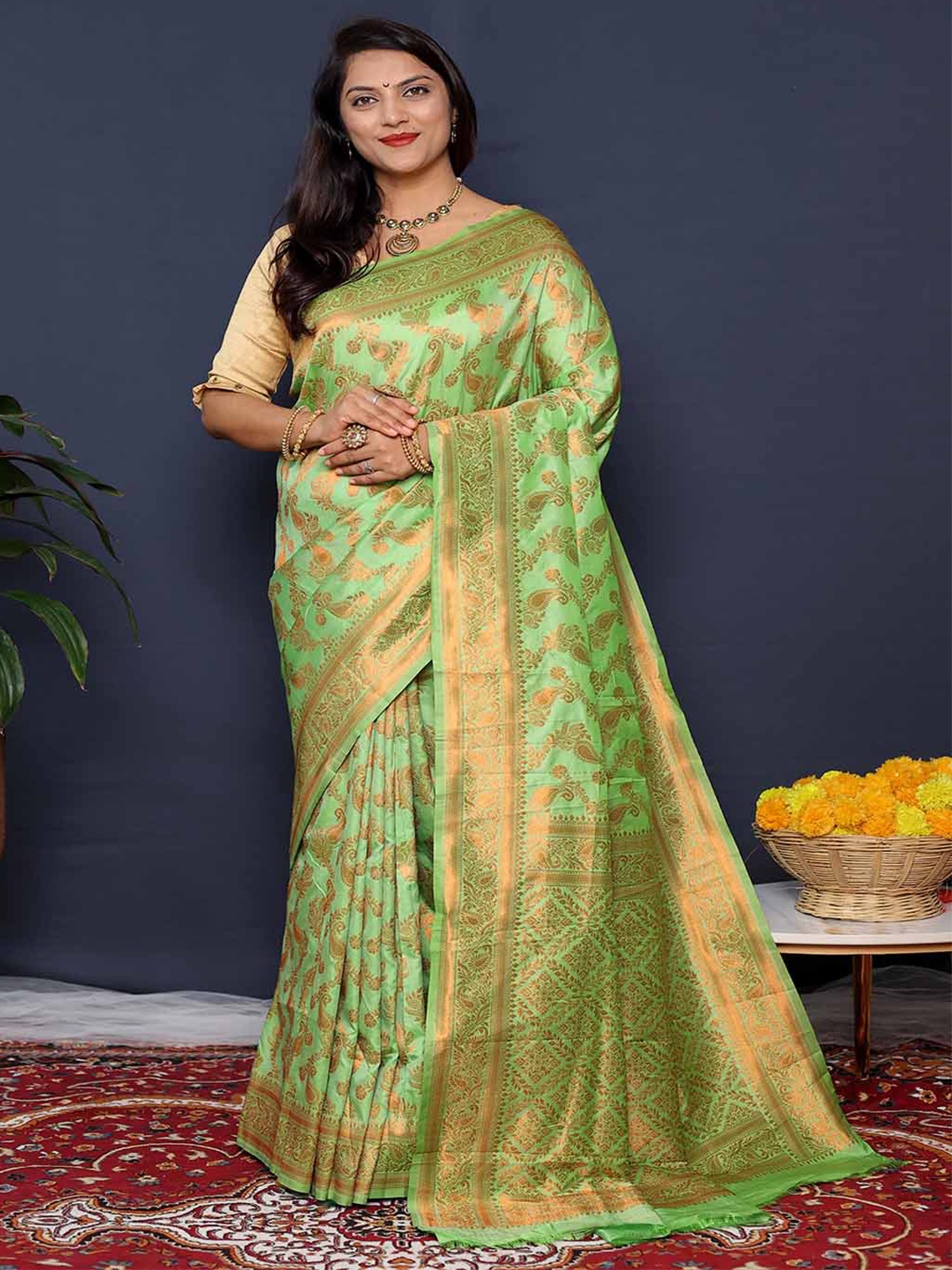 

Mitera Paisley Woven Design Zari Saree, Green
