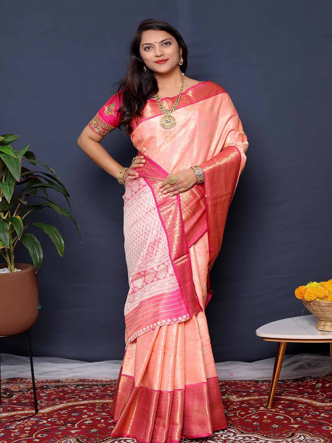 

Mitera Floral Woven Design Zari Saree, Peach