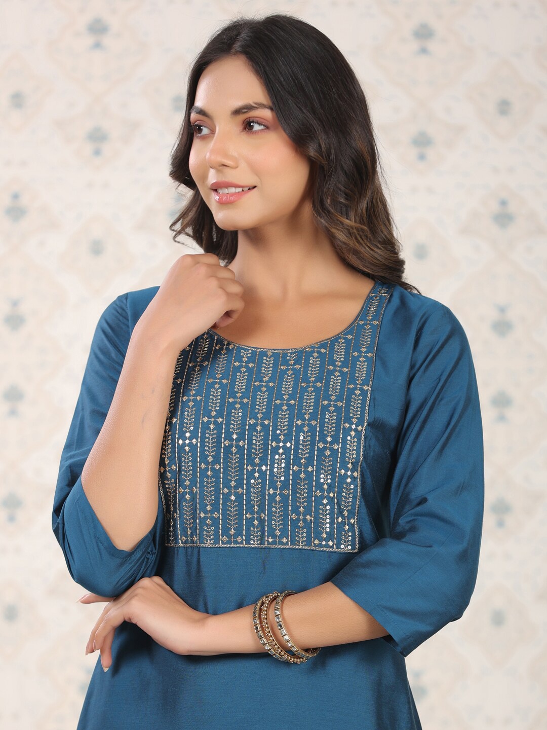 

Ode by House of Pataudi Blue Round Neck Embroidered Straight Kurta With Trouser