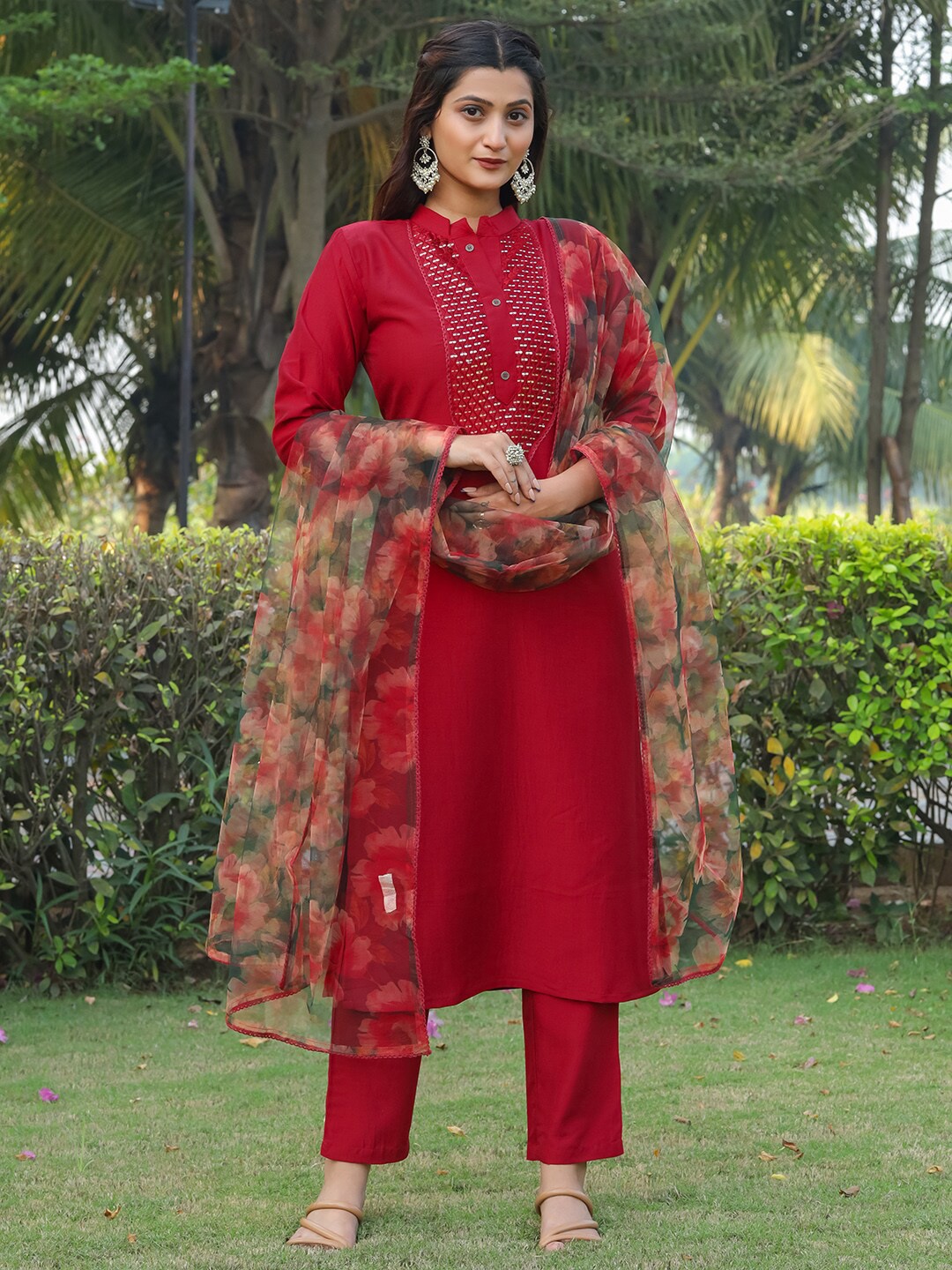 

Tikhi Imli Embellished Straight Kurta with Trouser & Dupatta, Maroon