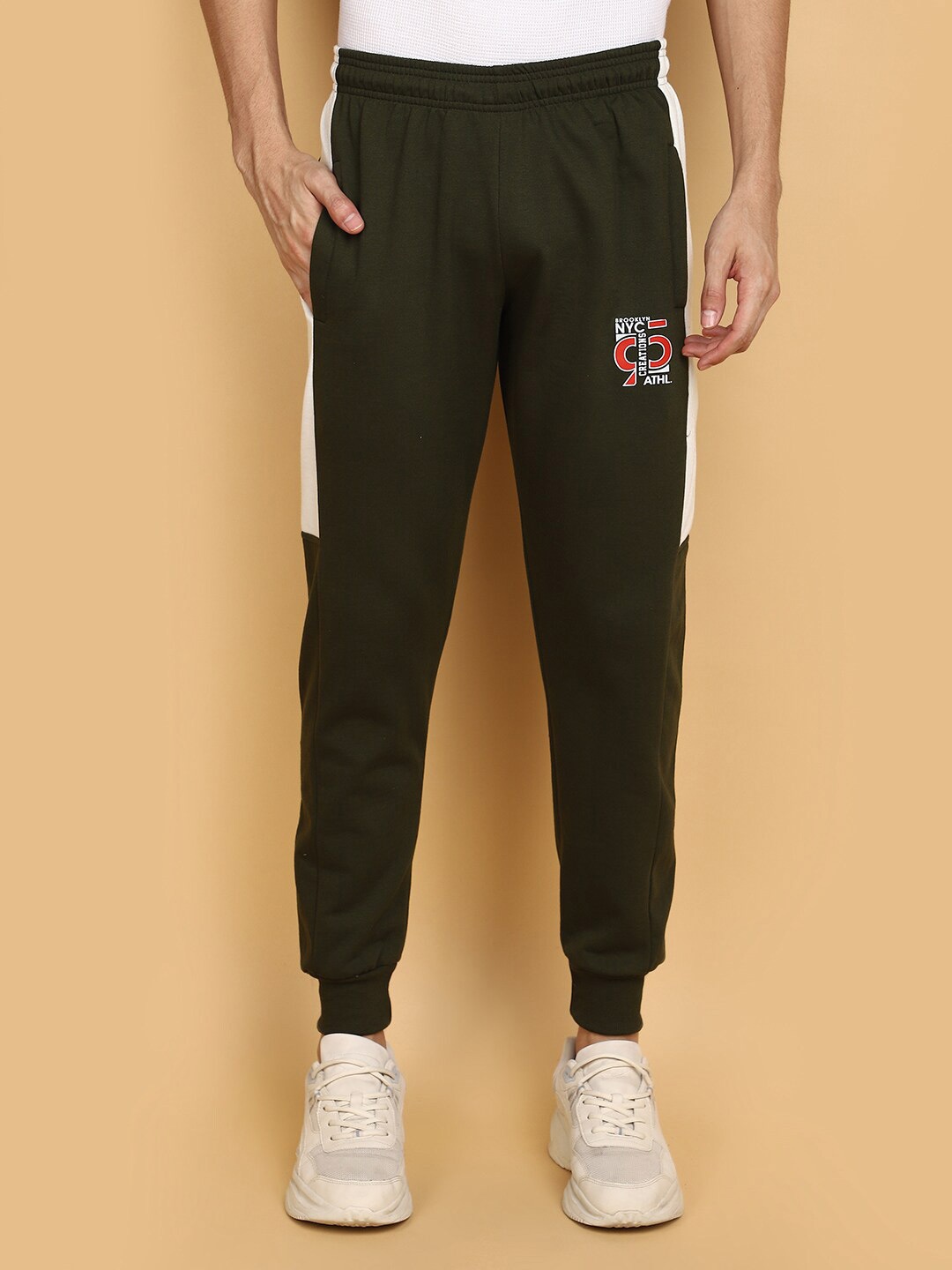 

V-Mart Men Mid Rise Track Pants, Green