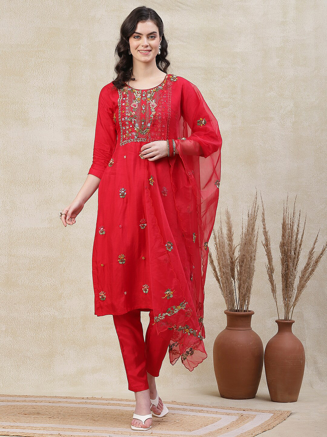 

FASHOR Red Floral Embroidered Thread Work Kurta with Trousers Dupatta
