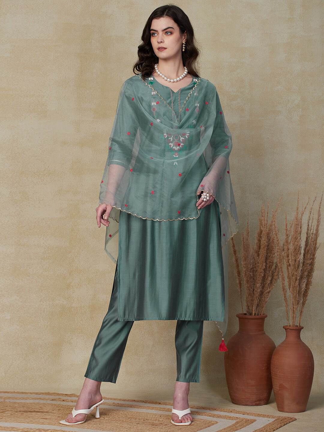 

FASHOR Floral Embroidered Regular Thread Work Kurta with Trousers & Dupatta, Green