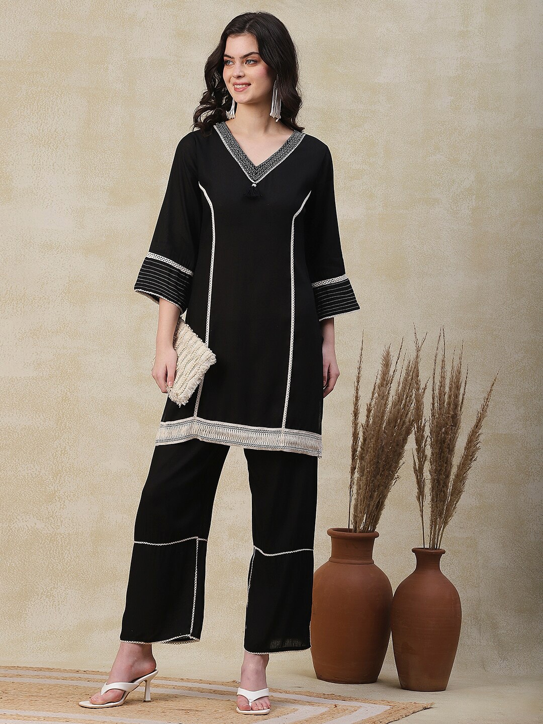 

FASHOR Embroidered Kurti With Trousers, Black