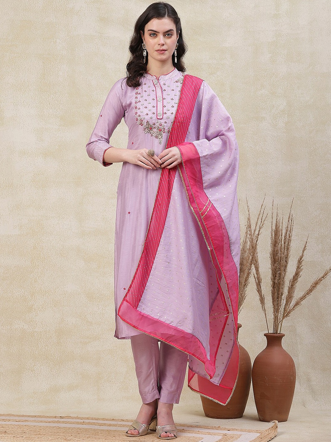

FASHOR Floral Thread Work Kurta With Trouser & Dupatta, Purple
