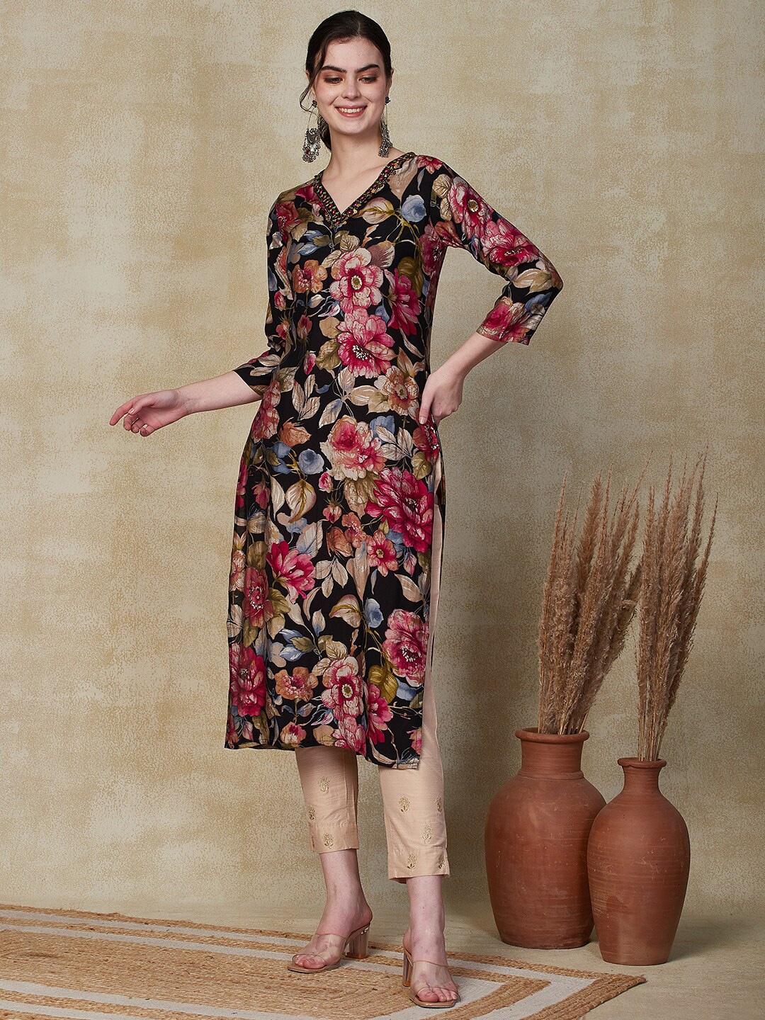 

FASHOR Floral Printed Thread Work Straight Kurta, Black